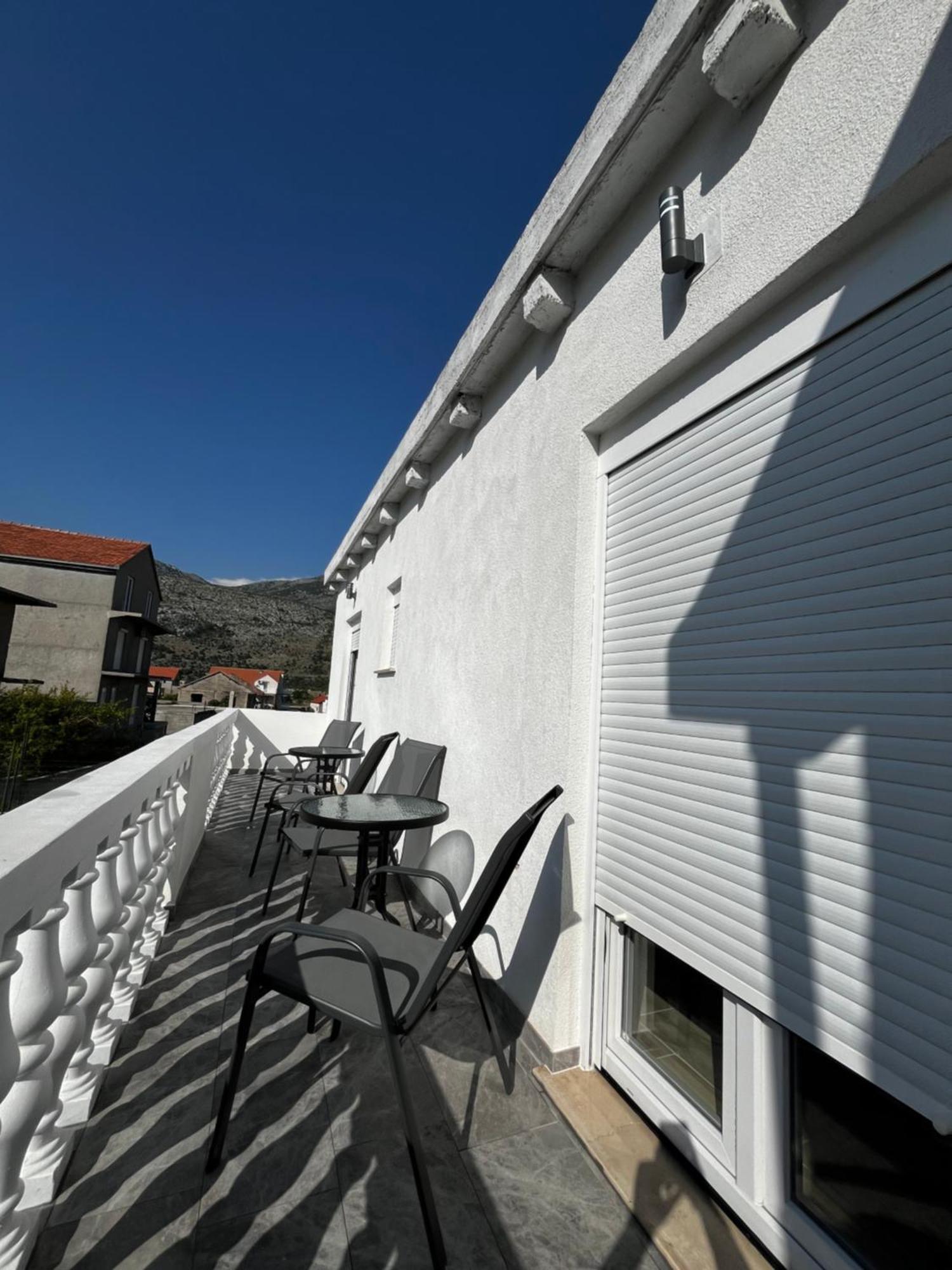 Twin Apartments Ivanica ภายนอก รูปภาพ