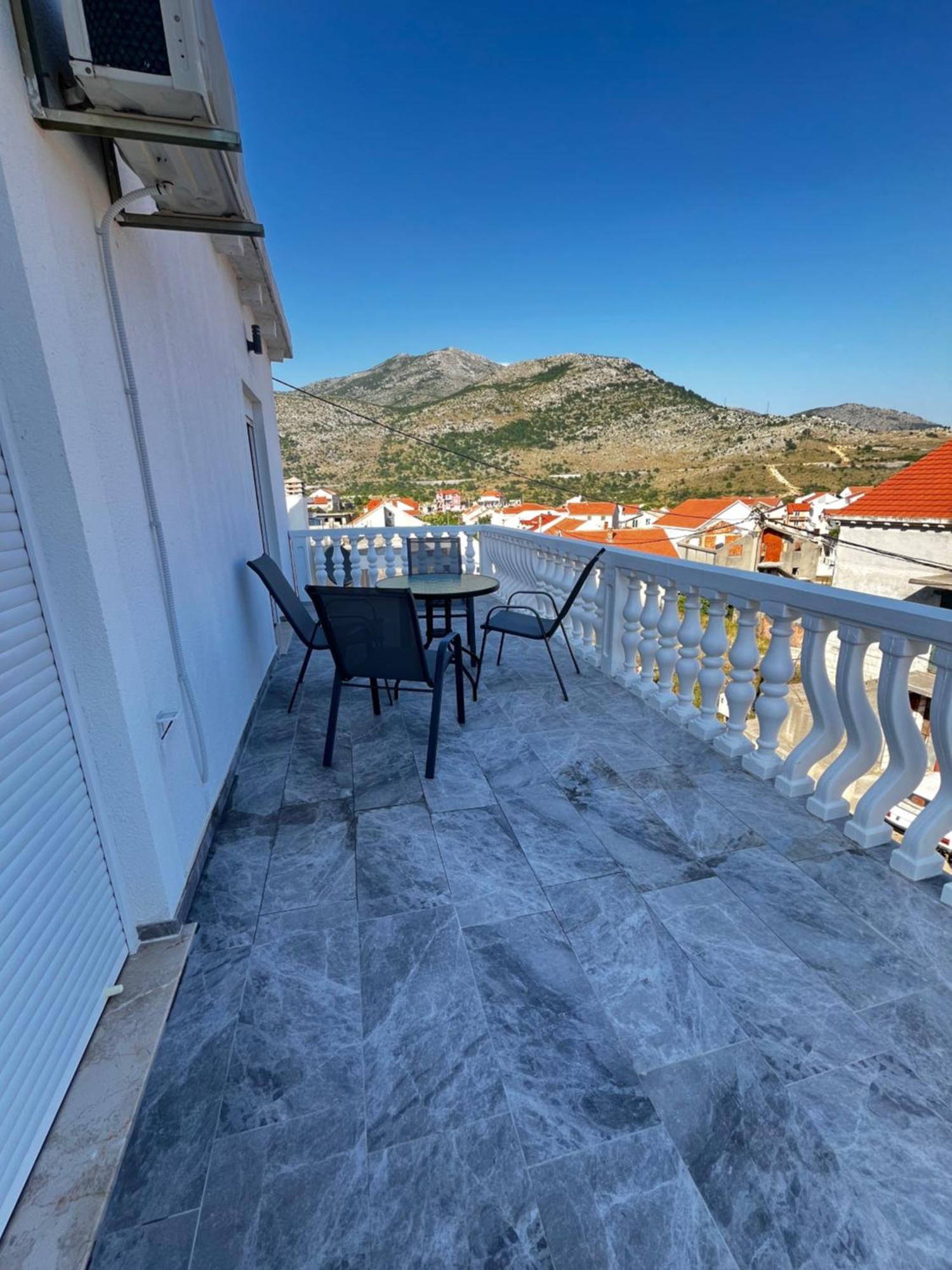 Twin Apartments Ivanica ภายนอก รูปภาพ