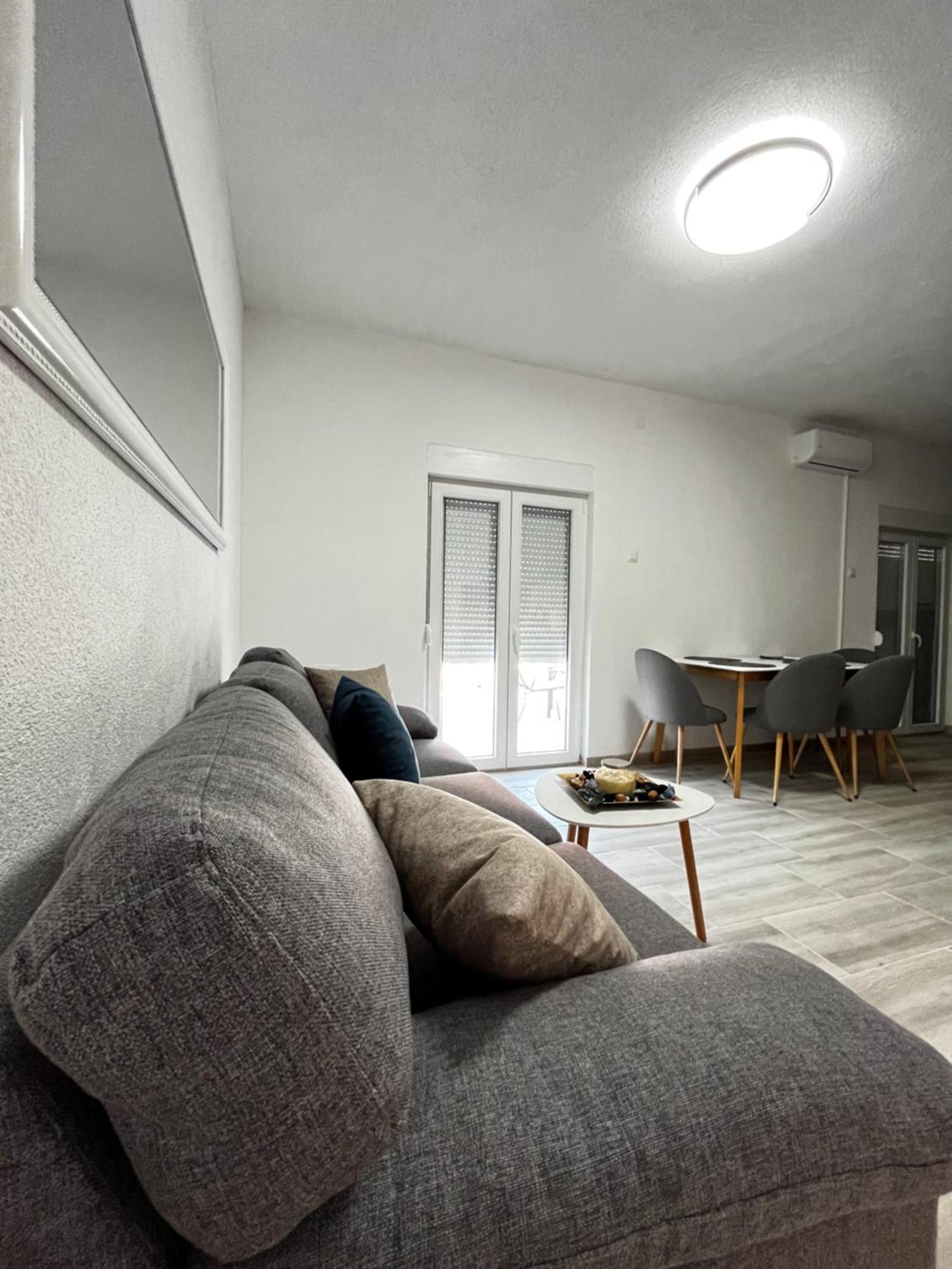 Twin Apartments Ivanica ภายนอก รูปภาพ